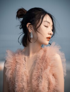 zhouDongyu3.thumb.jpg.0e37b3c0022d54b65e0a42b1d436077a.jpg