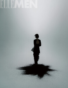 zhouDongyu_elle6.thumb.jpg.a7c2f47aa86e631c294d143ddca92866.jpg