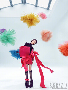 zhouDongyu_grazia5.thumb.jpg.35404875da59999326a287734be78b5f.jpg