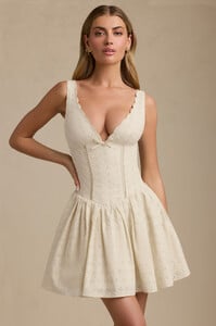 001_12985-Ivory_Sabina_7.jpg