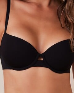 11110051001_12B_Black_Invisibles-Smooth-Balconette-Lined-Bra_DETAIL_msg_Tamara_is_5_27_7_0022_002F_173_and_wears_a_12B.jpg