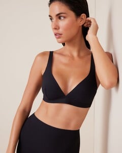 15130011001_S_Black_InfusedUnlinedBralette_MAIN_msg_Tamara_is_5_27_7_0022_002F_173_and_wears_a_12B_75e87359-a8e5-460b-9af6-9d2106442101.jpg