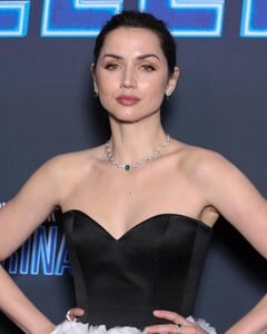 [2025.05.28] justjared_502273226_18510973078039320_822551542252587096_n.jpg