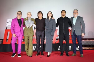 2214009677_l.jpg