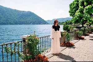 594757619_keira-knightley-british-voguechanel-cruise-show-2025-2.jpg