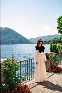 594757629_keira-knightley-british-voguechanel-cruise-show-2025-4.jpg