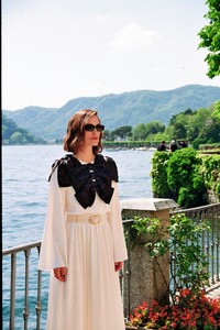 594757632_keira-knightley-british-voguechanel-cruise-show-2025-5.jpg