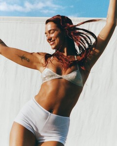594865365_dualipa-1.jpg