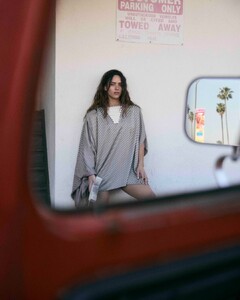 594994611_adria-arjona-6.jpg