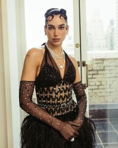 595735094_dualipa-20250506_084716-6.jpg