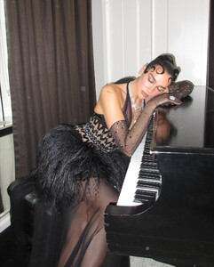 595735104_dualipa-20250506_084716-10.jpg