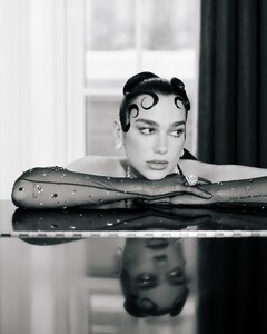 595735119_dualipa-20250506_084716-1.jpg