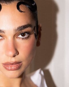 596042888_dualipa-20250507_054009-1.jpg