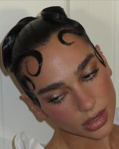596042895_dualipa-20250507_054009.jpg