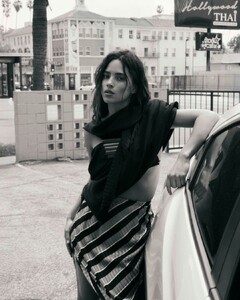 596154631_adria-arjona-8.jpg