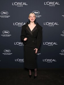 603343036_elle-3.jpg