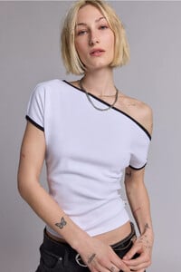96432547_010_b.jpg