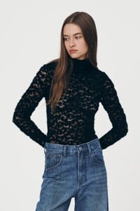 Galo-Fuzzy-Lace-Top-Noir-AW24-ROWIE-7_2a63bdd3-d2e5-4ee9-8f7a-1e7b1f3c8e46.jpg