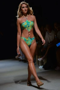 L791_I25_111_s1_RUNWAY_a7e39fdc-f067-4cd4-96b8-7e110838a981.thumb.webp.3b3dbb8ed133961329fe424e16fc6d4a.webp