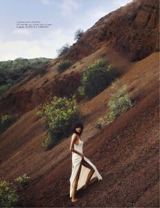 Maria Khan_Xavi Gordo_Harper’s Bazaar Espana _2025-06 (8).jpg