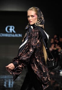OliaArt - RunwayCatwalk - 377983_3ee180cb50d84e2e81c9c71992dc0e02~mv2.jpg
