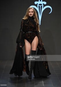 OliaArt - RunwayCatwalk - 377983_5dd1fce24a1d44e9a96d348ce6cc4da3~mv2.jpg