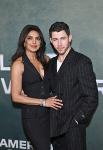 Priyanka_Chopra_Malaysia_281229~16.jpg