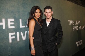 Priyanka_Chopra_Malaysia_282229~13.jpg