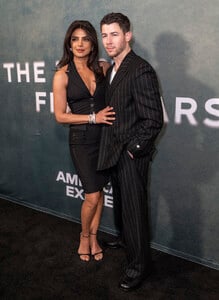 Priyanka_Chopra_Malaysia_28329~26.jpg