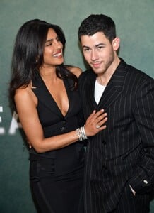 Priyanka_Chopra_Malaysia_283629~7.jpg
