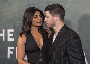 Priyanka_Chopra_Malaysia_28429~26.jpg