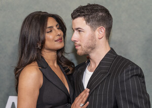 Priyanka_Chopra_Malaysia_28729~19.jpg