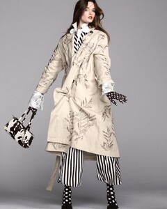 Thisseasonitsallaboutprintsthatpop.Inourlatestissuespringsstandoutfloralsc..(6).thumb.jpg.1b8473dba0e5141695989247d395cf3d.jpg