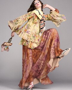 Thisseasonitsallaboutprintsthatpop.Inourlatestissuespringsstandoutfloralsc..(9).thumb.jpg.3e399b1b7183349f83ca2fd90a9bbc5e.jpg