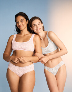 Victorias-Secret-2025-Summer-Devyn-Grace-Lacie-Blossom-Lace-Thong-Panty-Bra-1.jpg