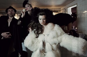 Yemchuk_Another_Magazine_Fall_Winter_2008_09_14.thumb.jpg.00ee5bd823bc87b9a626f3ec0743de8e.jpg