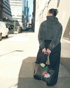 ashley-graham-casual-street-style-03.23.2025-2.jpg