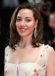 aubrey-plaza-honey-dont-cannes-2025-debut-11.jpg
