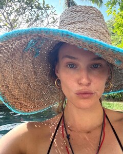 barrefaeli__2025-05-04T180820_000Z.thumb.jpg.3273c329de16fda9a2aac787f6805337.jpg
