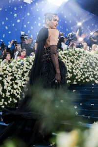 dualipa-13.jpg