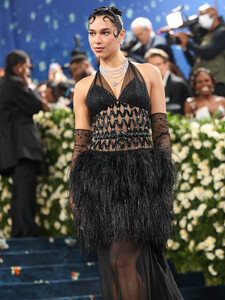 dualipa-4.jpg