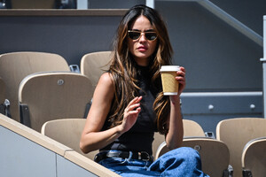 eiza-5.jpg