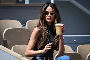 eiza-6.jpg
