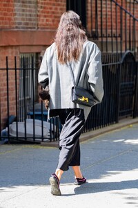 irina-shayk-surprising-street-style-nyc-april-23-3.jpg