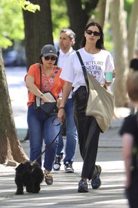 irina-shayk-walks-her-dog-in-effortless-nyc-style-04.30.2025-2.jpg