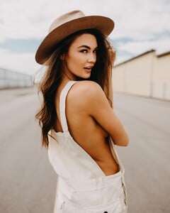 jessicanaz_81249236_834908113637554_8572265604535772704_n.jpg