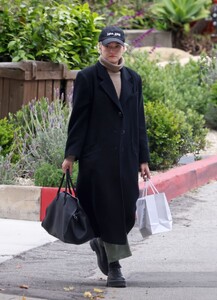 julia-garner-steps-out-amid-netflix-s-ftx-series-buzz-0.jpg