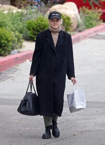 julia-garner-steps-out-amid-netflix-s-ftx-series-buzz-1.jpg