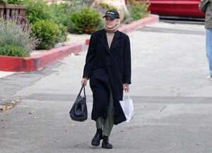 julia-garner-steps-out-amid-netflix-s-ftx-series-buzz-2.jpg