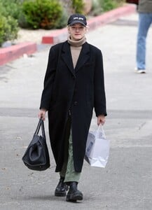julia-garner-steps-out-amid-netflix-s-ftx-series-buzz-3.jpg